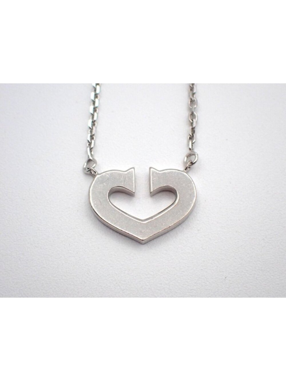 Cartier Logo Sea Heart Pendant White Gold